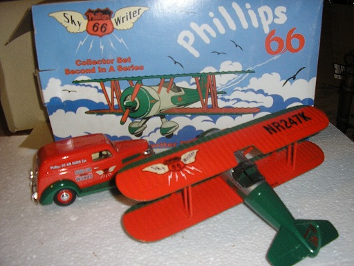 Phillips 66 Skywriter Biplane and '37 Chevy Radio Car - Click Image to Close